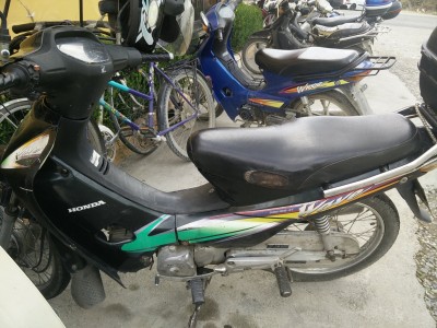 IMG_20160715_094644.jpg (1.85 MiB) 4716 mal betrachtet Sundiro Honda, China, sogar eine WAVE mit 77.000km = Qualität.