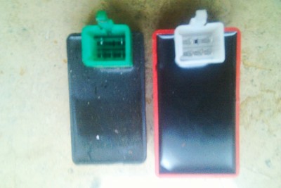 black CDI Standard on left Side red CDI with Pre-Ignition on right Side.jpg