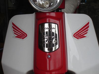 DSC09443.JPG (1.64 MiB) 3682 mal betrachtet Honda, Honda, Honda, 1986 Klon? oder echt. Jedenfalls stimmig und schön.