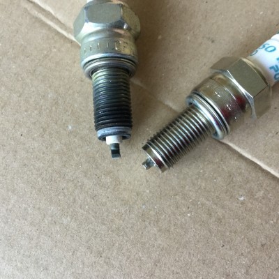 links original mit 6TKm, rechts Denso IU20