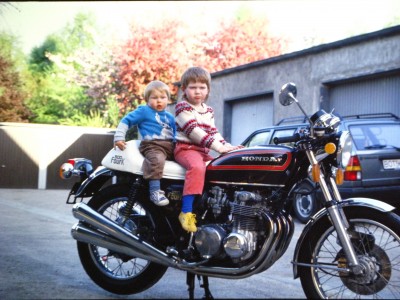 ..da sitzen die heutigen Innova /KLX/CBR Fahrer drauf !!