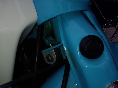 Das profunde Lenkschloss der Kayak TC, ein Handgriff mehr, aber Aufbrechen und Wegfahren erscheint mir sehr schwer zu sein!