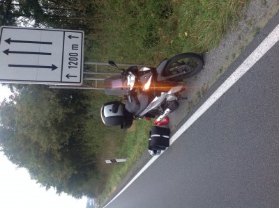 Warum ich anhalte? Weil selbst ne cub ohne Treibstoff nicht weiter will! (ansonsten wird nicht angehalten.)