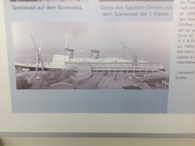 Cuxhaven Amerika historisch 2<br />Schiff: hanseatic (deutlich länger als der Kölner Dom hoch ist, nämlich über 200m)