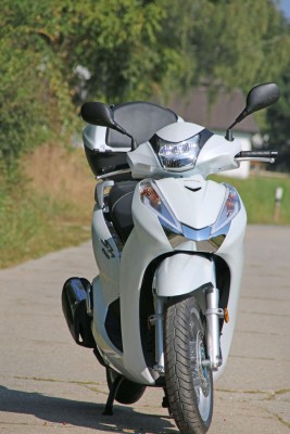 Honda_SH_300_1.jpg