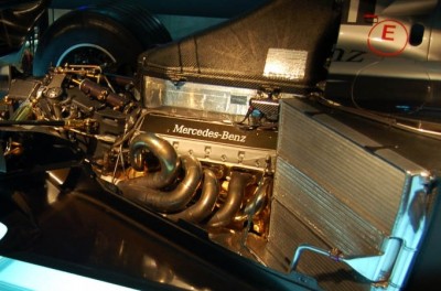 Mercedes-Benz_FO110J_engine.jpg