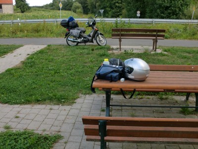 Die erste Pause. Keine Sonne, aber brutheiß