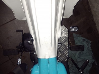 li. + re. stabil zum Füsseabstellen.