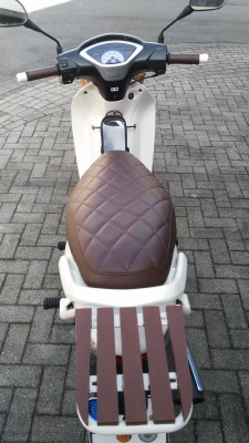 original Gepäckträger ohne Abstützung mit dunkel lasiertem "Buchenholzdeck"