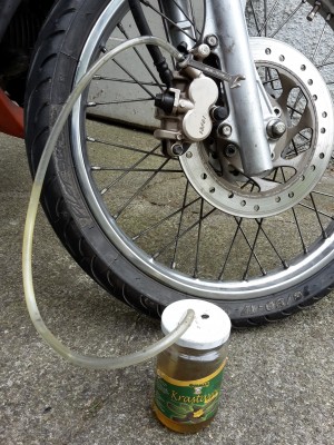 @Pitt : ich benutze bisher immer den Bremsenentlüfter Bernd Spezial.