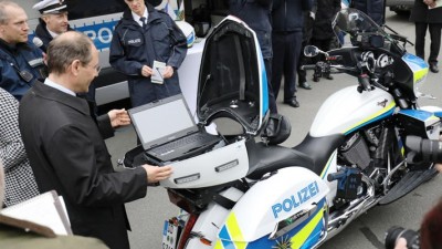 Victory Streifenwagen auf zwei Rädern.jpg