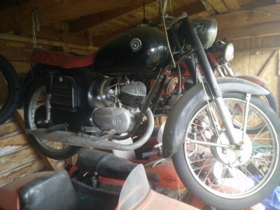 Dieses Bike, sowie ähnliche, gibt es bei Sarvar, HU, Fixpreis € 50.