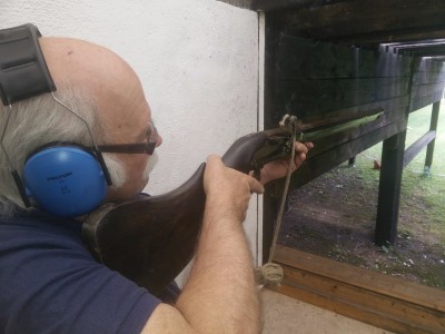 Onkel HansxTh. mit Luntenmuskete von 1683.