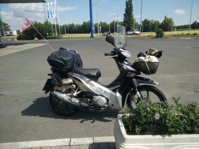 Tankstelle bei Sarvar, HU.