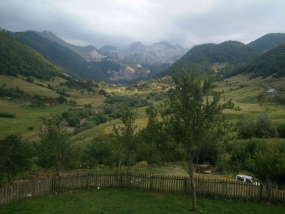 Die alb. Alpen sind wunderschön (grün.)