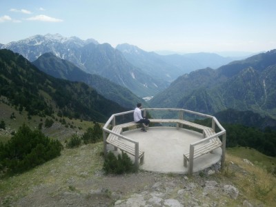 An diesem Pass endet die Strasse. Es gibt 16 km Piste nach THETH.