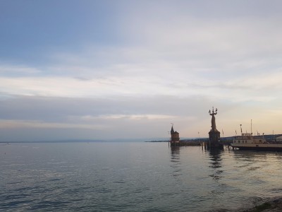 Das umstrittene Wahrzeichen der Stadt am See.