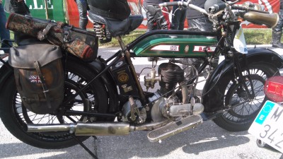 72 bikes am Start, davon 1 mit spanischer Kennzeichentafel. "Ratschinbrüder"