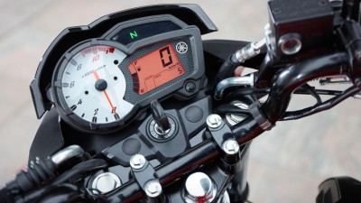 Yamaha YS 125 Cockpit.jpg