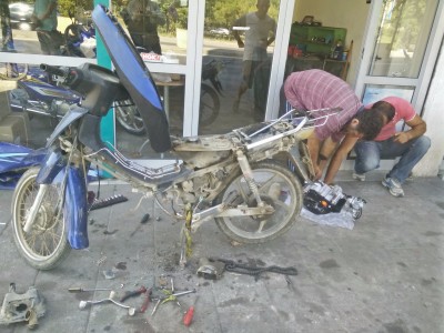 Der alte Motor hatte zu engen Kontakt mit einem Sumpf gehabt!