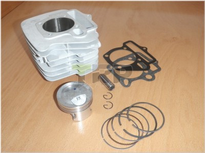 Mit diesem 57mm Nikasilbeschichteten Zylinderkit, wird der 120ccm Zongshen 1P52FMI Motor auf 142ccm gesteigert. Es sind keine zusätzlichen Anpssungen nötig. Das Verdichtungsverhältnis erhöht sich von 1:8,5 auf 1:10,5.  Der Zylinder hat den Chinesischen Stehbolzenabstand, der Kolben einen 14mm Kurbelbolzen und ist ausgelegt für Zylinderköpfe mit E27/A23 Ventilen.