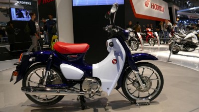 Honda C125 in der Motorrad.jpg