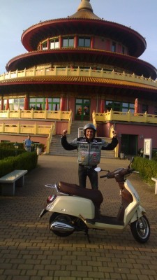 Wir ehren und rühmen die VR China!