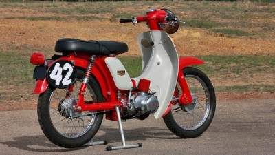 Suzuki F50 Zweitakt Rennunderbone mit 115ccm Hubraum.jpg