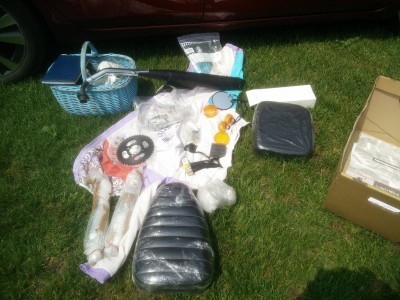 Erhöhter Sitz, Motordichtungssatz, 4 Blinker, orig. Chinaauspuff, ungebrauchter Tacho, ein reicher Fundus.