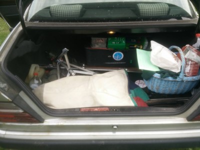 Gute 500 Kofferraum hinter dem stehenden 70-l Tank.