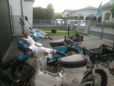 Diese angedrahtete schwarze Steige auf der Babyblauen ist wesentlich stabiler, sagt Hans!