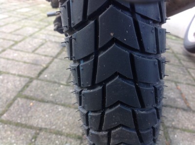 Hinten. Schaut sehr sehr gut aus für einen m+s bei an die 4000km Laufleistung.