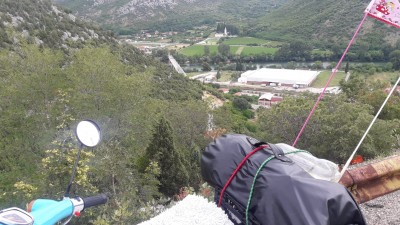 Im Tal der Neretva angekommen. Nach 123 schnellen km war der Tank von 3 Litern auf nix!