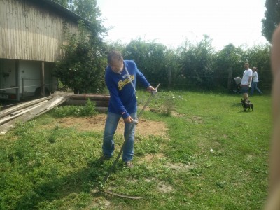 Fürs dengeln oder wetzen einer Sense hat Mathy genau NIX.