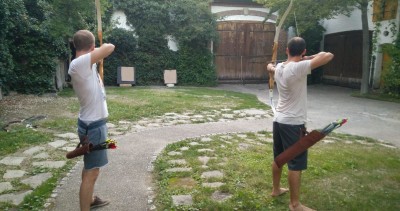 Stef und wir alle schiessen auch gern mit Pfeil &amp; Bogen.