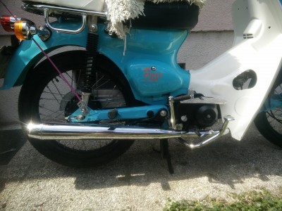 "HONDA GB6 GOSHI" mit 1-zölligen Krümmerrohr ist montiert.