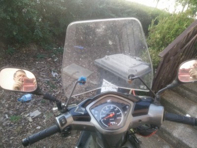 Die Befestigung ist "albanisch! Andererseits hält nix so lang (in AT), wie ein Provisorium!