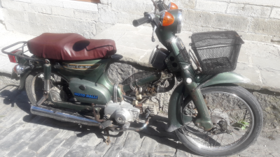 1976er in Gjirokaster, AL. Evtl. aus Indonesien.