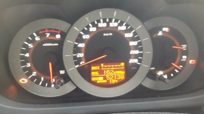 Das Auto (Benziner) meiner amerikanischen Freundin verbraucht 16,2 Liter im langjährigen Schnitt.