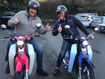 Vereinsfarben Rot und Blau.png