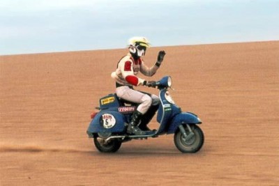 vespa-p200-mit-yvan-tcherniavsky-dakar-1980.jpg