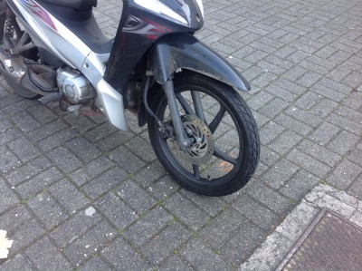 Neue Reifen und Bremsbeläge: bereit für neue Abenteuer!