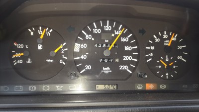 Ich hatte vollgetankt, den Tageskilometerzähler auf Null gestellt und dann kleinweise Alt-PÖL nachgefüllt. 707 km Fahrt und der Tank ist noch 2/3 voll.