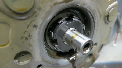 linke Seite ist der Metallstaub beseitigt