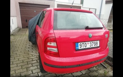 Honza/Hans' Fabia vor meiner Garage - derzeit rostfrei.