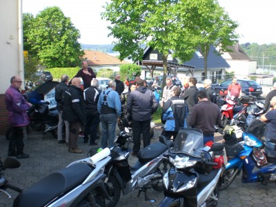 der "Road captain" bei der Einweisung. Souverän und gut. Danke dafür.