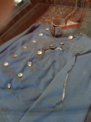 Uniform_worn_by_Ferdinand_when_he_was_assassinated_in_Sarajevo.jpg