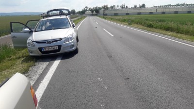 2 Trümmer des Spiegelgehäuses blieben aif meiner Fahrbahnhälfte liegen.