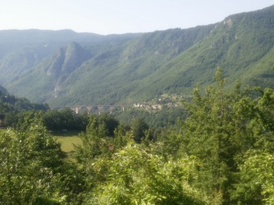unter der Brücke sind wohl 600m Luft.