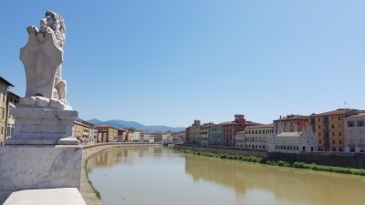 Der Fluss Arno in Pisa